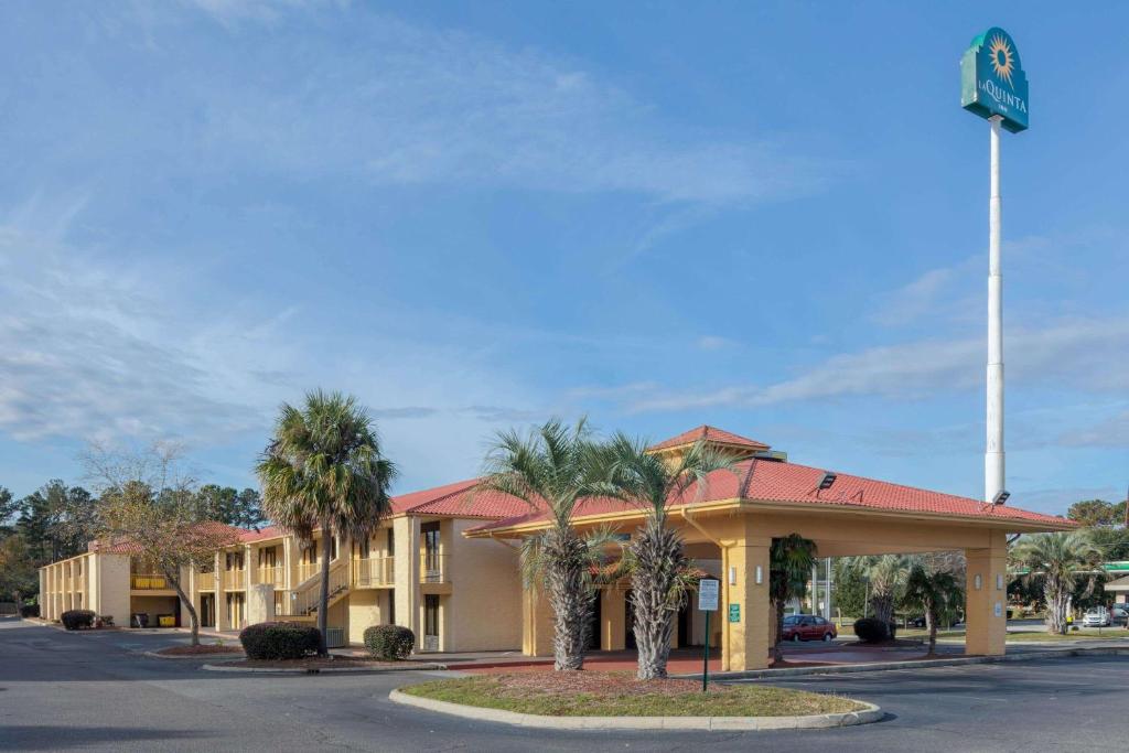 La Quinta Inn by Wyndham Savannah I-95 Main image 1